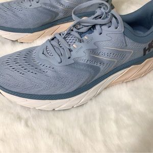 HOKA WOMEN ARAHI 5